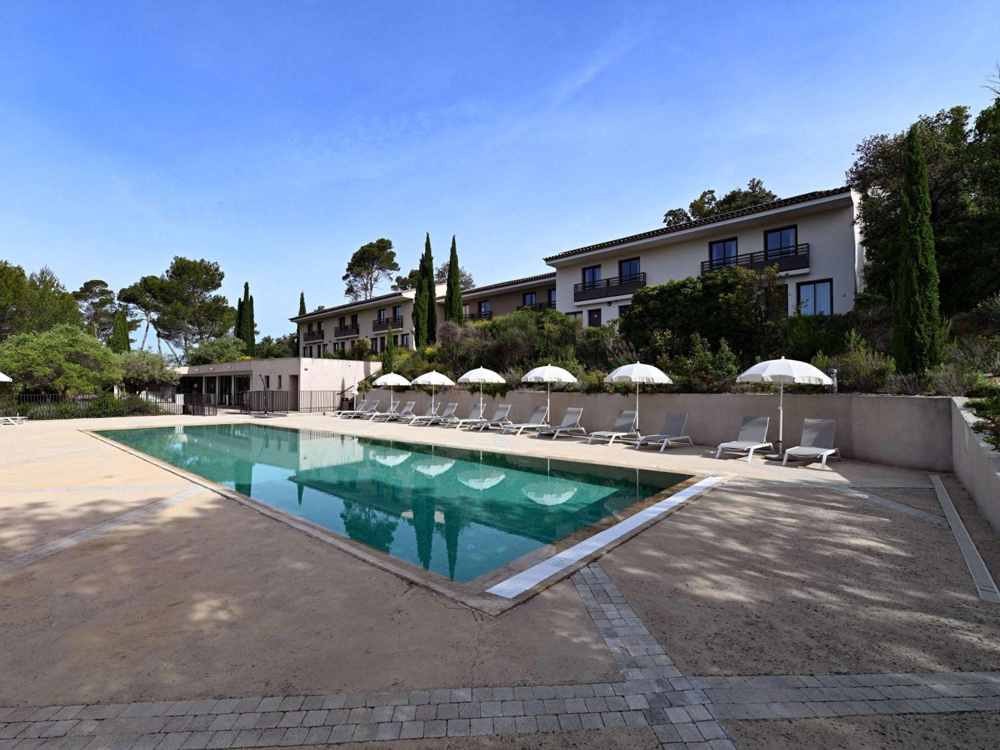 Mercure Brignoles Golf De Barbaroux & Spa Exteriör bild