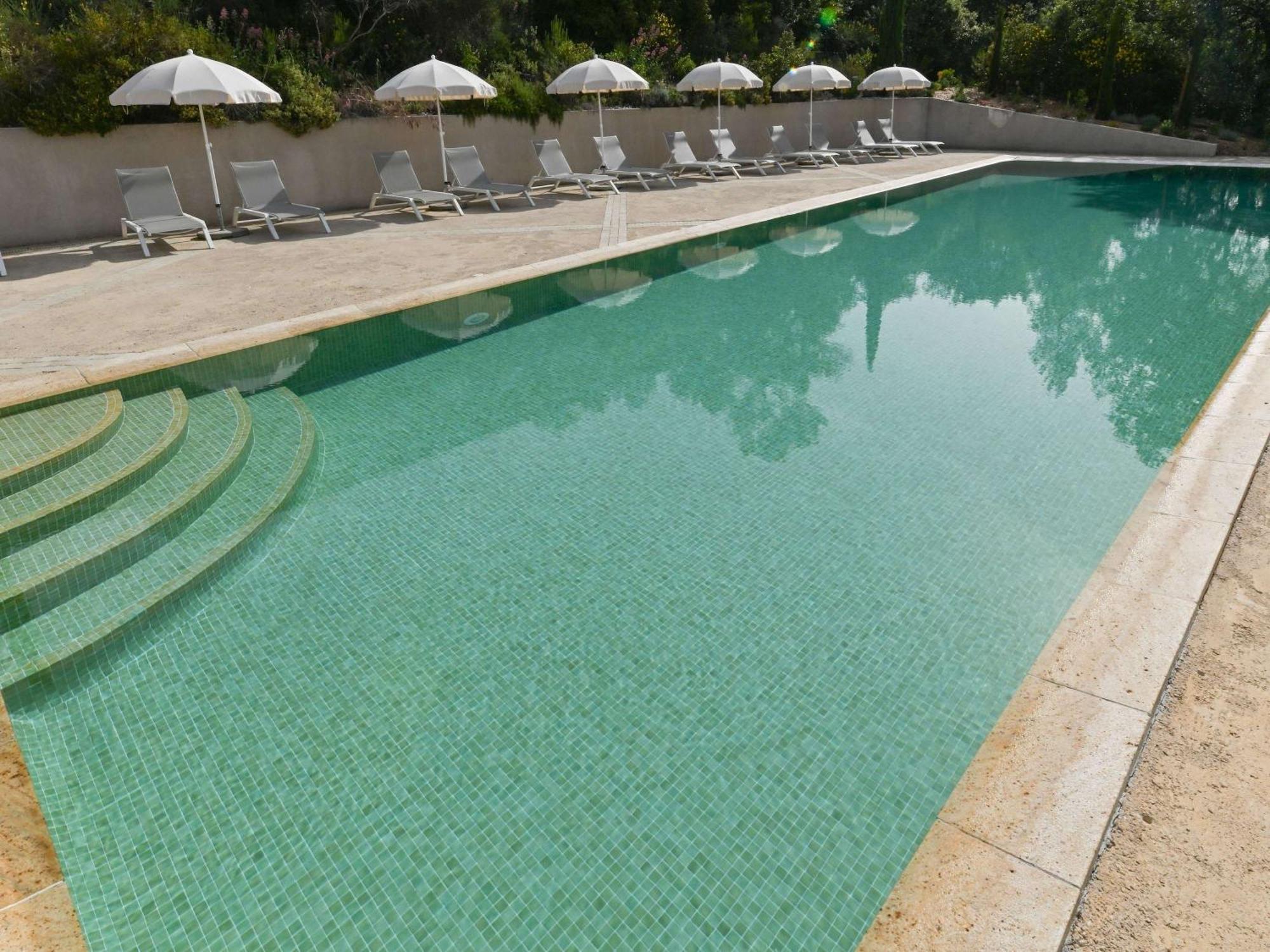 Mercure Brignoles Golf De Barbaroux & Spa Exteriör bild