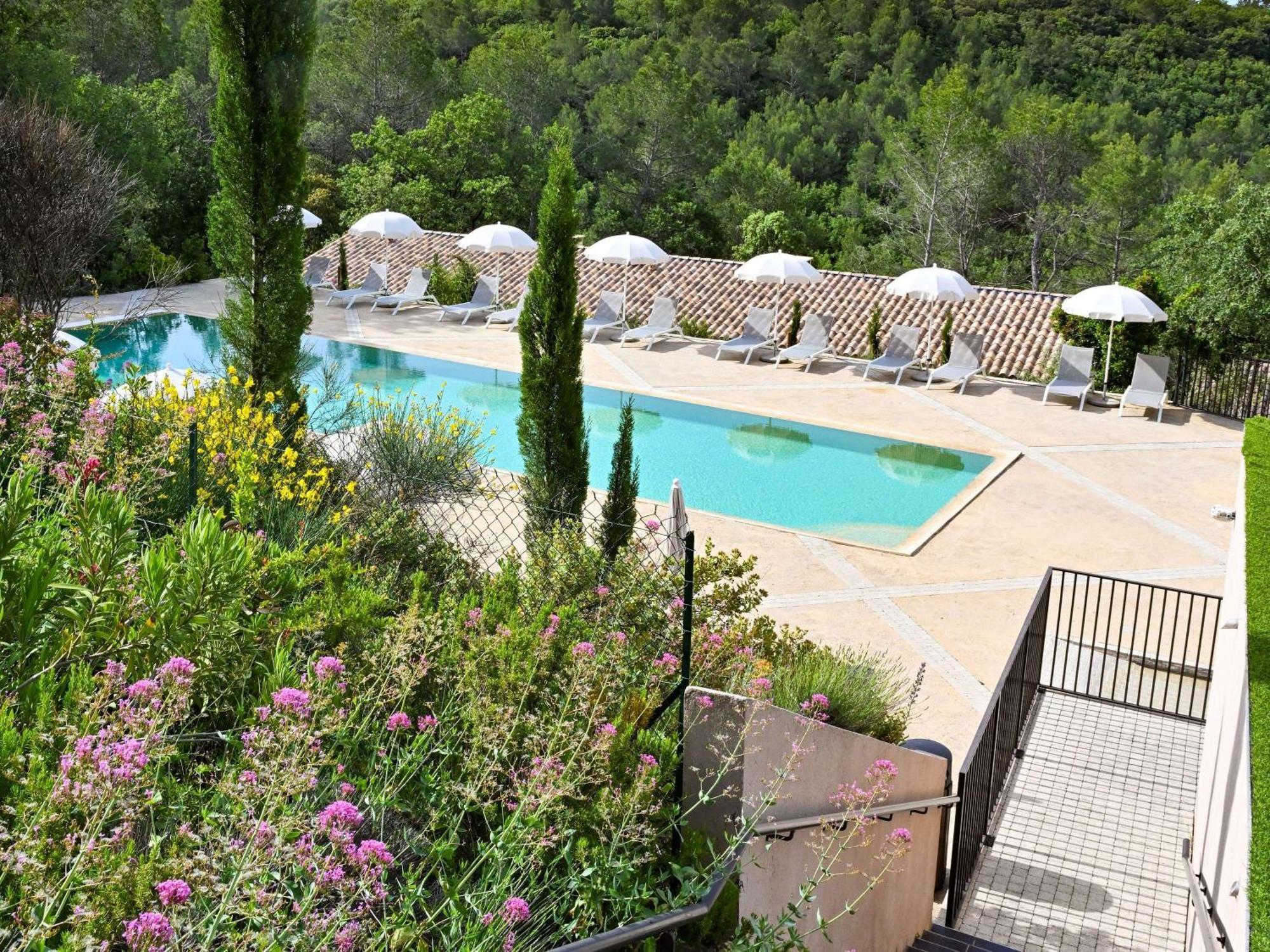 Mercure Brignoles Golf De Barbaroux & Spa Exteriör bild