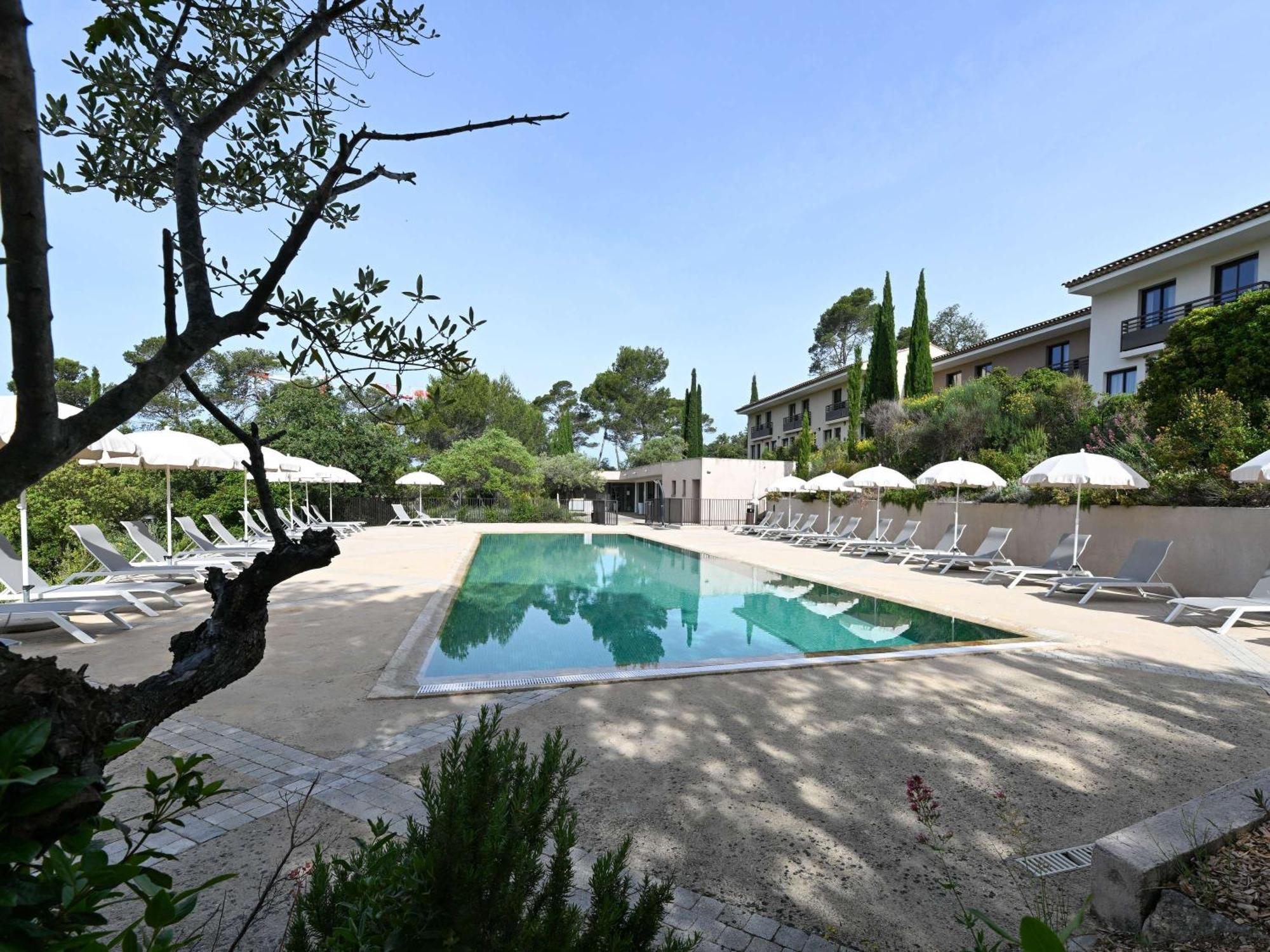Mercure Brignoles Golf De Barbaroux & Spa Exteriör bild